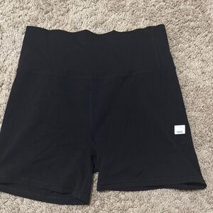 Vuori Women's Black Bike Shorts
